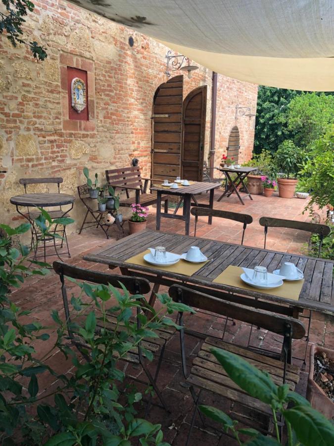 Al Giardino Degli Etruschi Pensionat Chiusi Exteriör bild